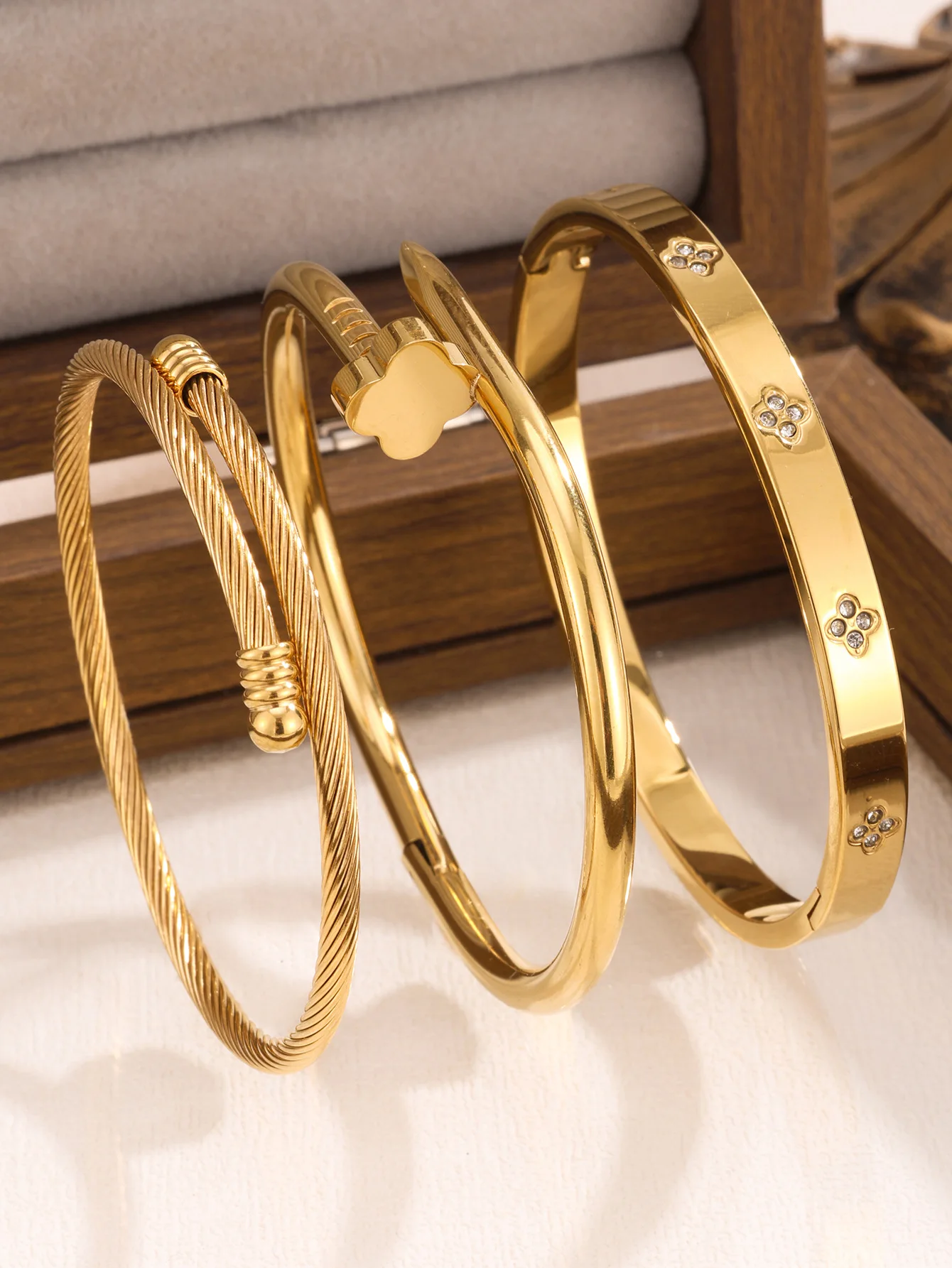 3-Piece Set Fashionable High-Quality Stainless Steel Flower Zirconia Women’s Bracelet Jewelry Set for Daily Wear